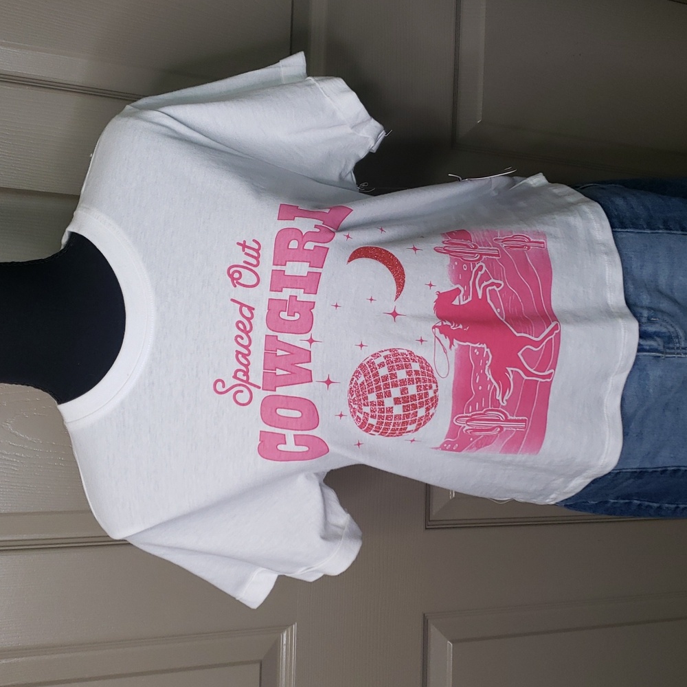 NWT Vibe N' Spaced out cowgirl cropped graphic short sleeve t size medium